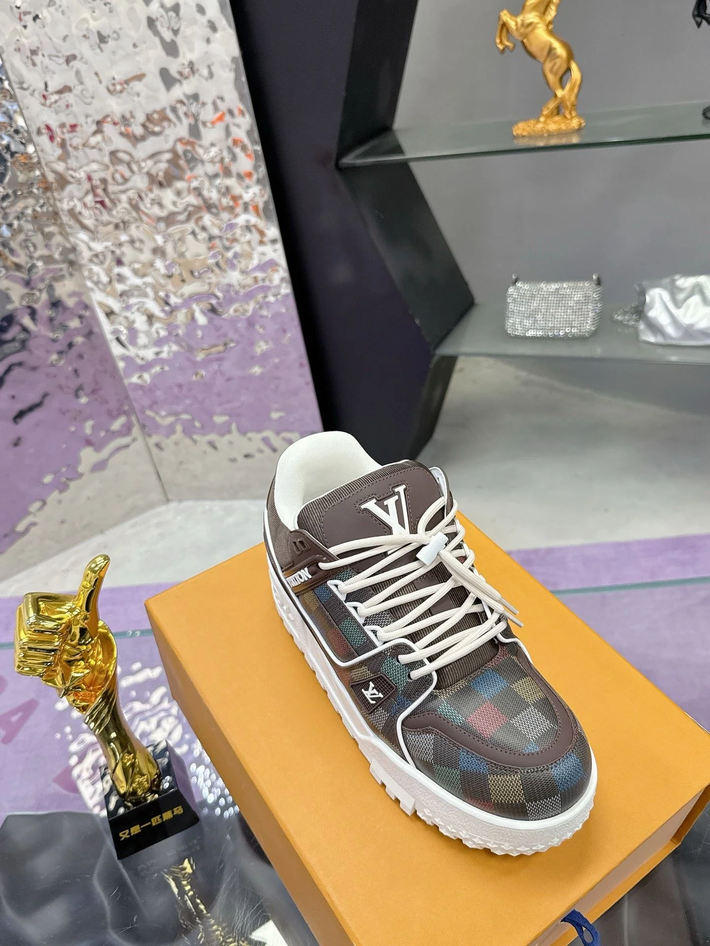 Louis Vuitton Trainer Sneaker Classic 31371
