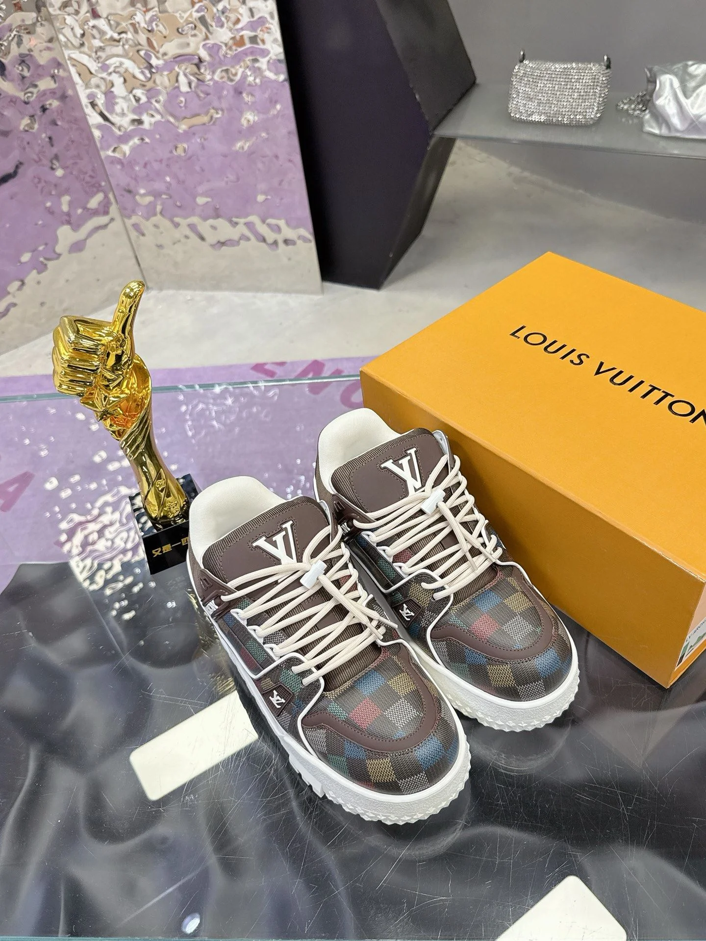 Louis Vuitton Trainer Sneaker Classic 31371