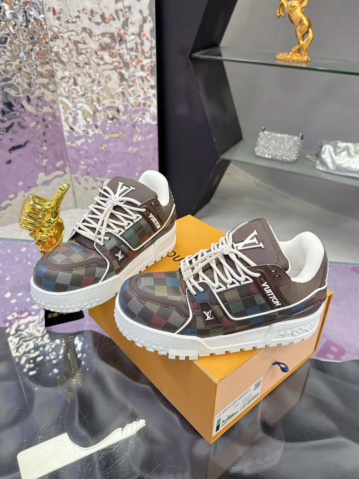 Louis Vuitton Trainer Sneaker Classic 31371