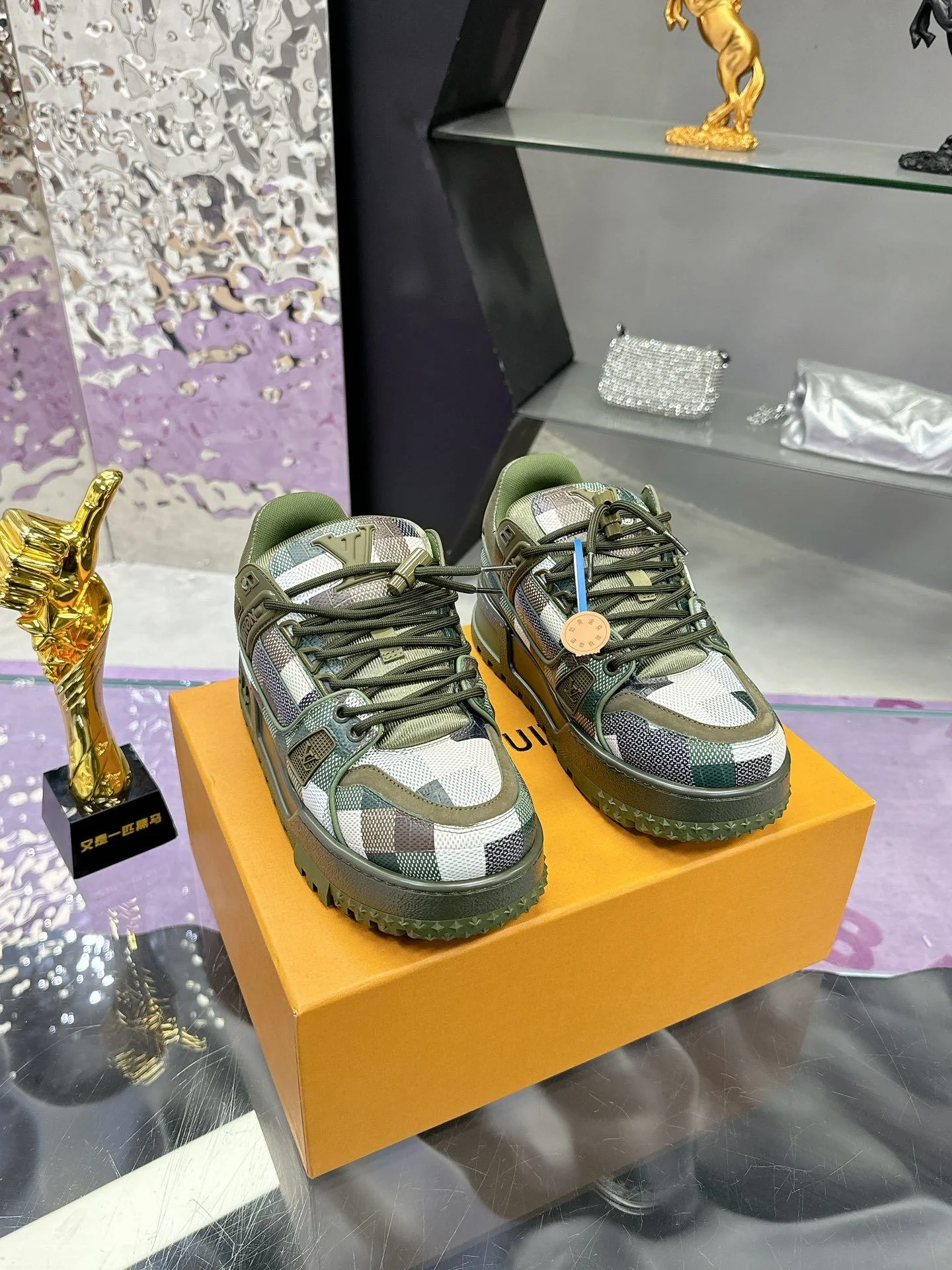 Unique Louis Vuitton Trainer Sneaker 31364