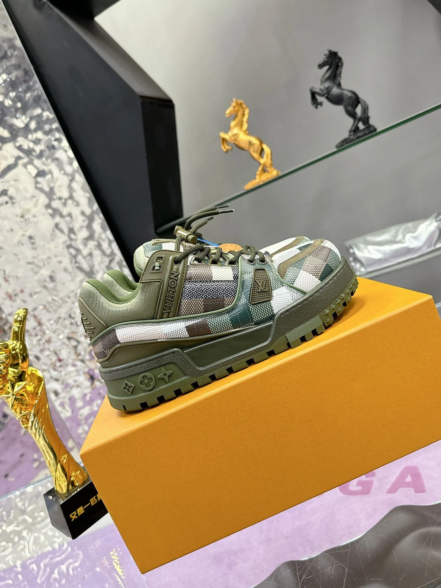 Unique Louis Vuitton Trainer Sneaker 31364