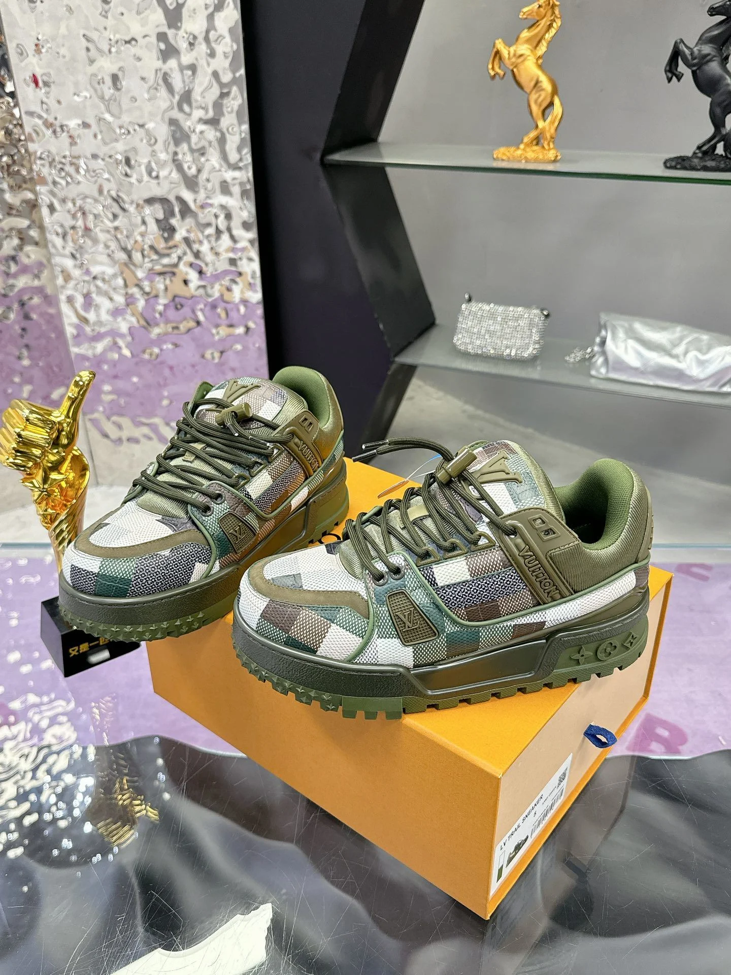 Unique Louis Vuitton Trainer Sneaker 31364