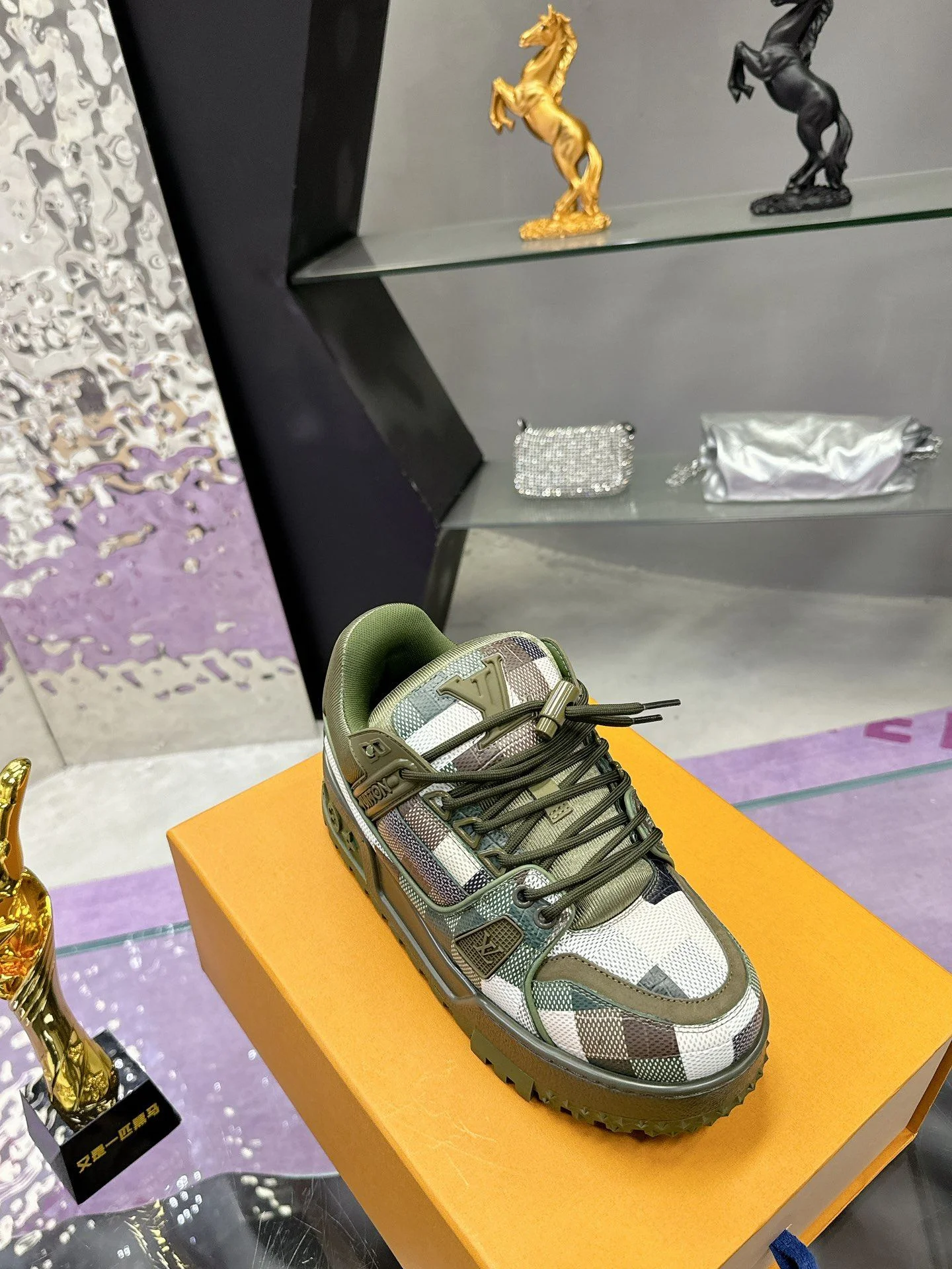 Unique Louis Vuitton Trainer Sneaker 31364