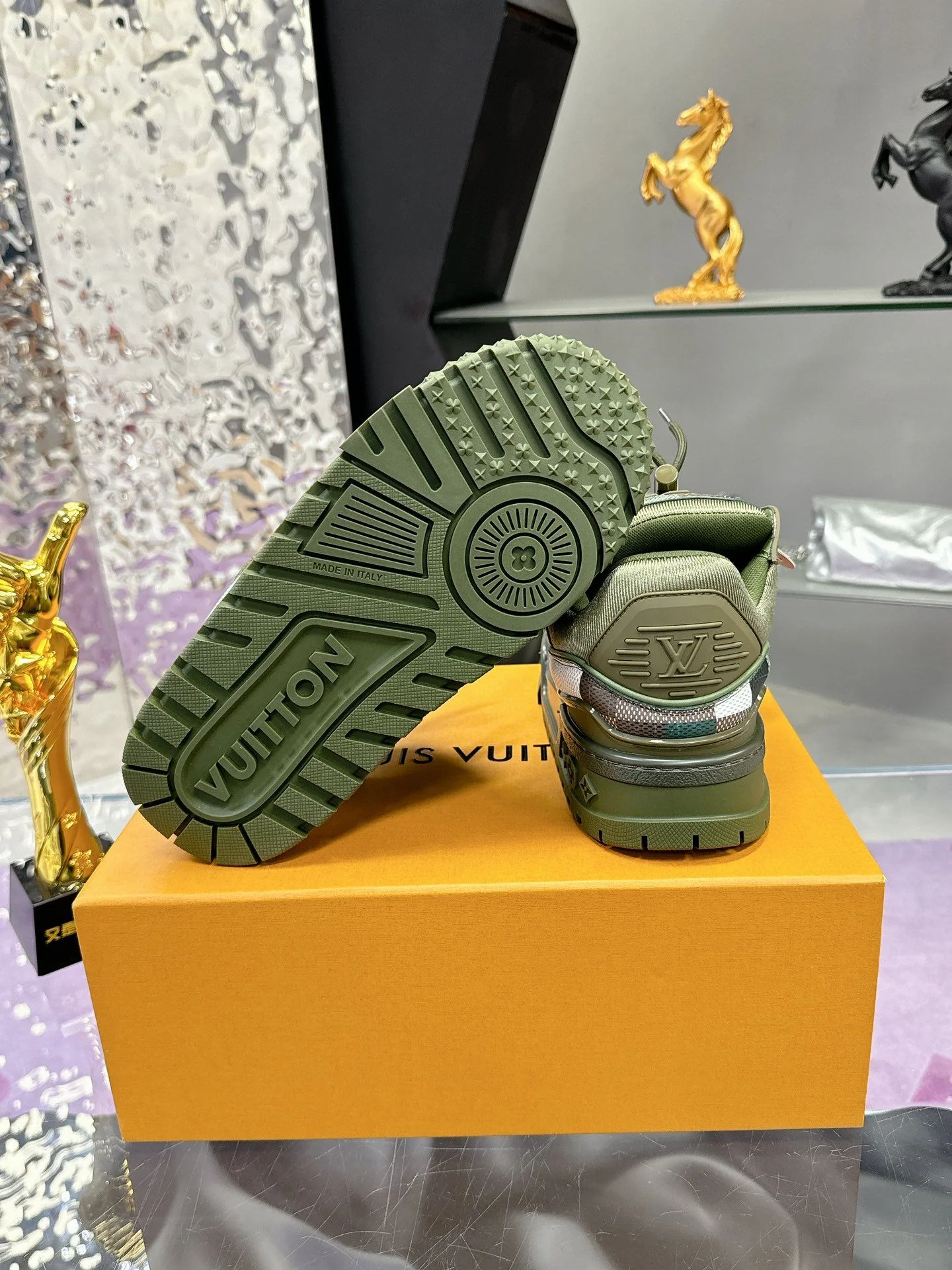 Unique Louis Vuitton Trainer Sneaker 31364