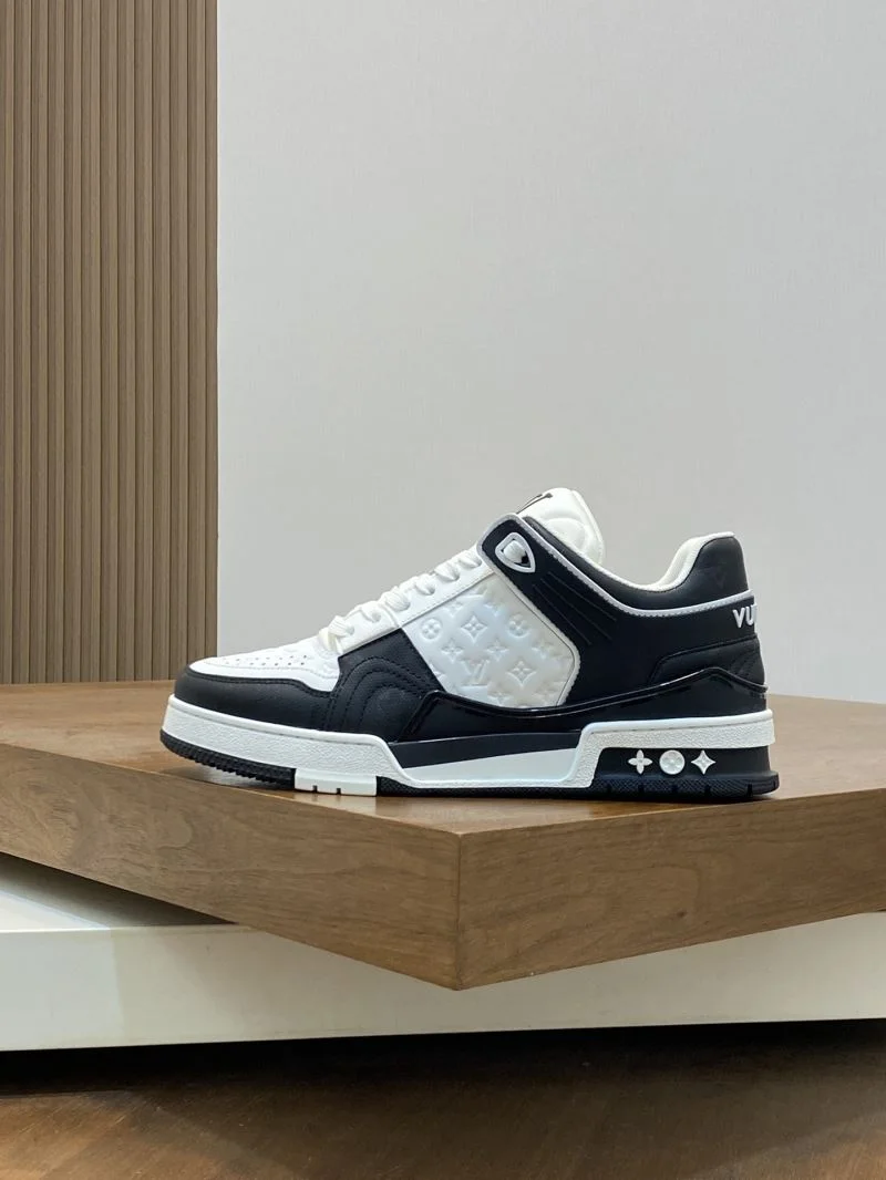 ModernLook Louis Vuitton Trainer Sneaker 32161