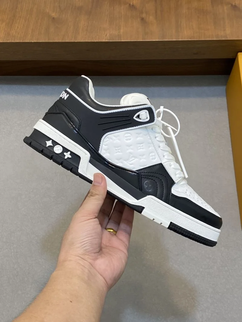 ModernLook Louis Vuitton Trainer Sneaker 32161