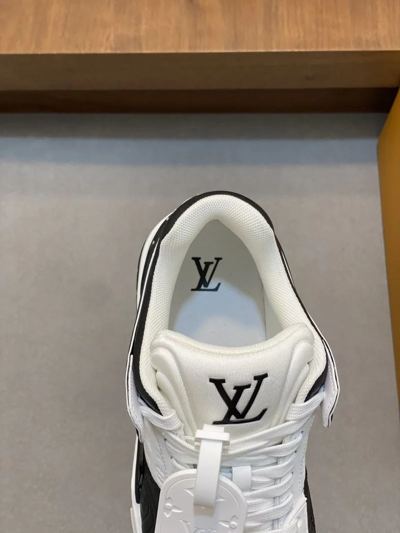 ModernLook Louis Vuitton Trainer Sneaker 32161