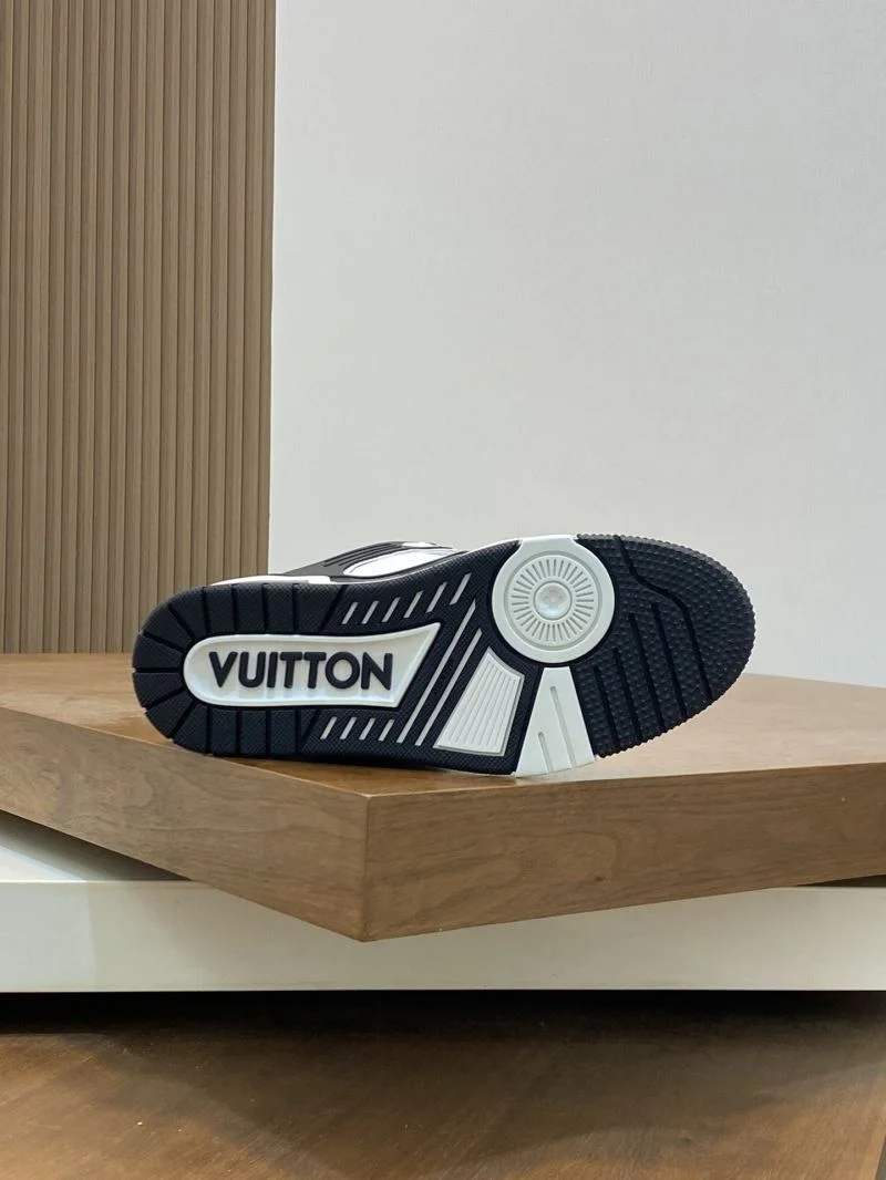ModernLook Louis Vuitton Trainer Sneaker 32161