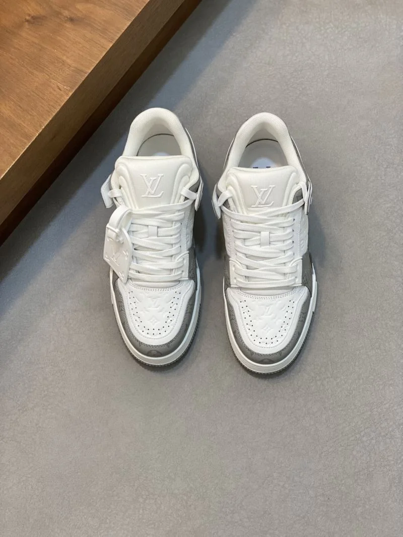 Sleek Louis Vuitton Trainer Sneaker 32159