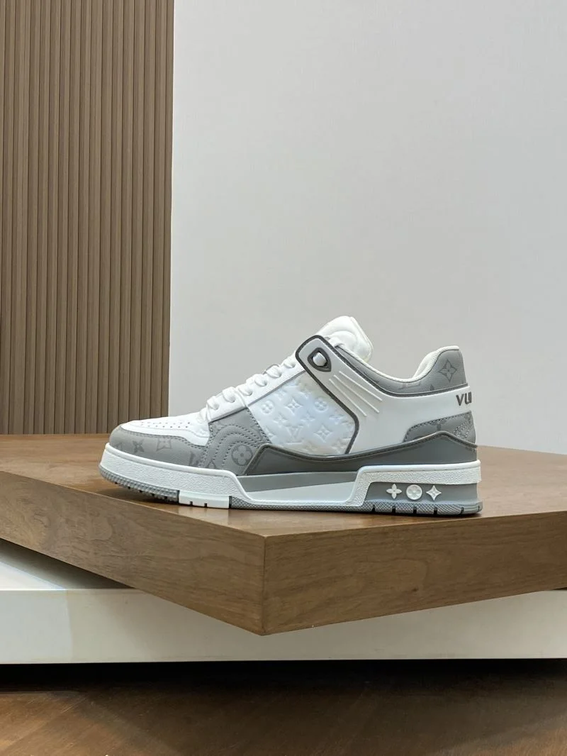 Sleek Louis Vuitton Trainer Sneaker 32159