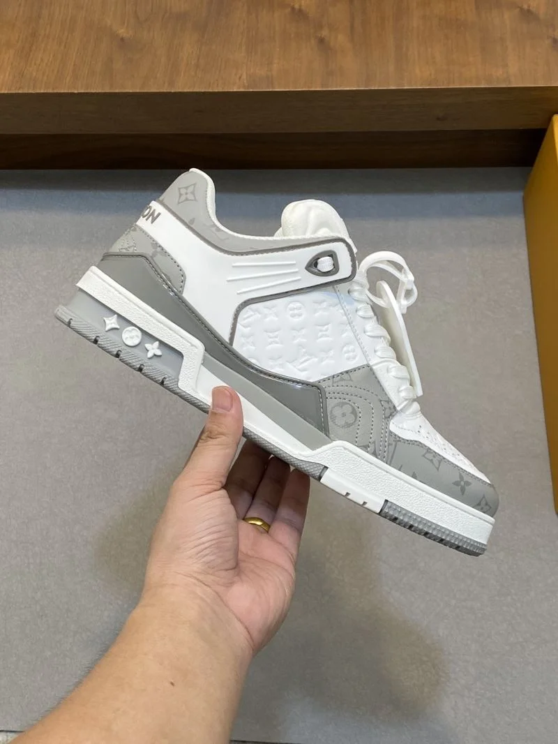 Sleek Louis Vuitton Trainer Sneaker 32159