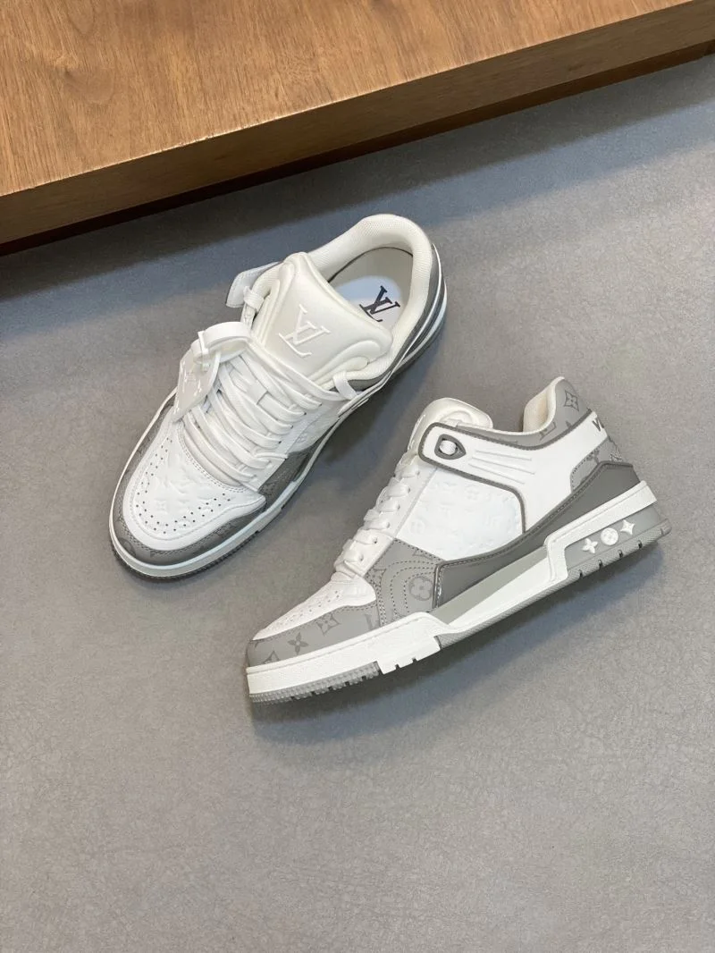 Sleek Louis Vuitton Trainer Sneaker 32159