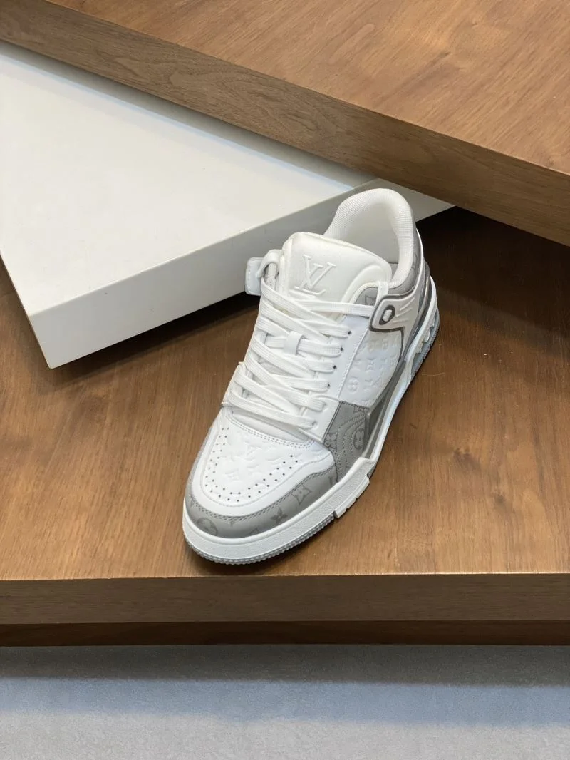 Sleek Louis Vuitton Trainer Sneaker 32159