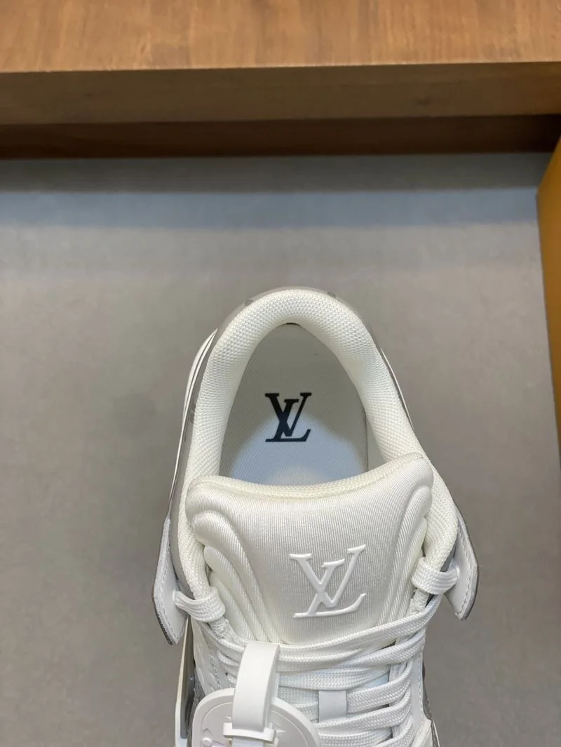 Sleek Louis Vuitton Trainer Sneaker 32159