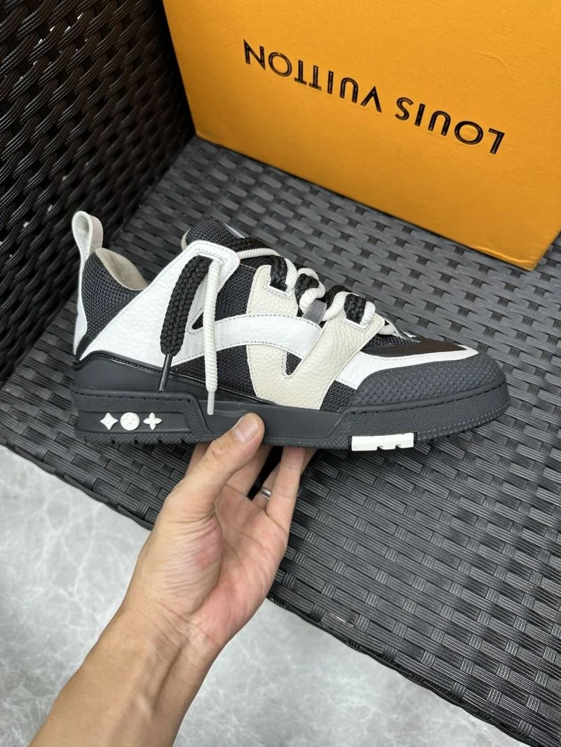 Louis Vuitton Trainer Sneaker Lightweight 32139