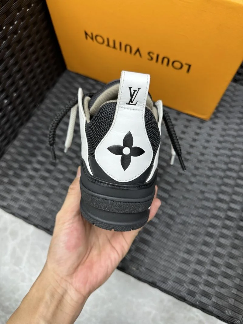 Louis Vuitton Trainer Sneaker Lightweight 32139