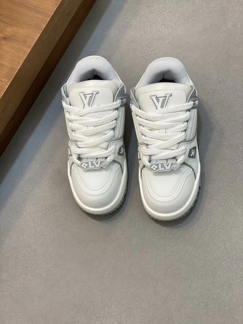 Cozy Louis Vuitton Trainer Sneaker 32134