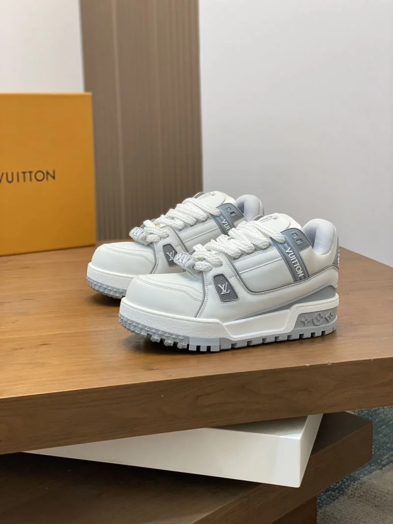 Cozy Louis Vuitton Trainer Sneaker 32134