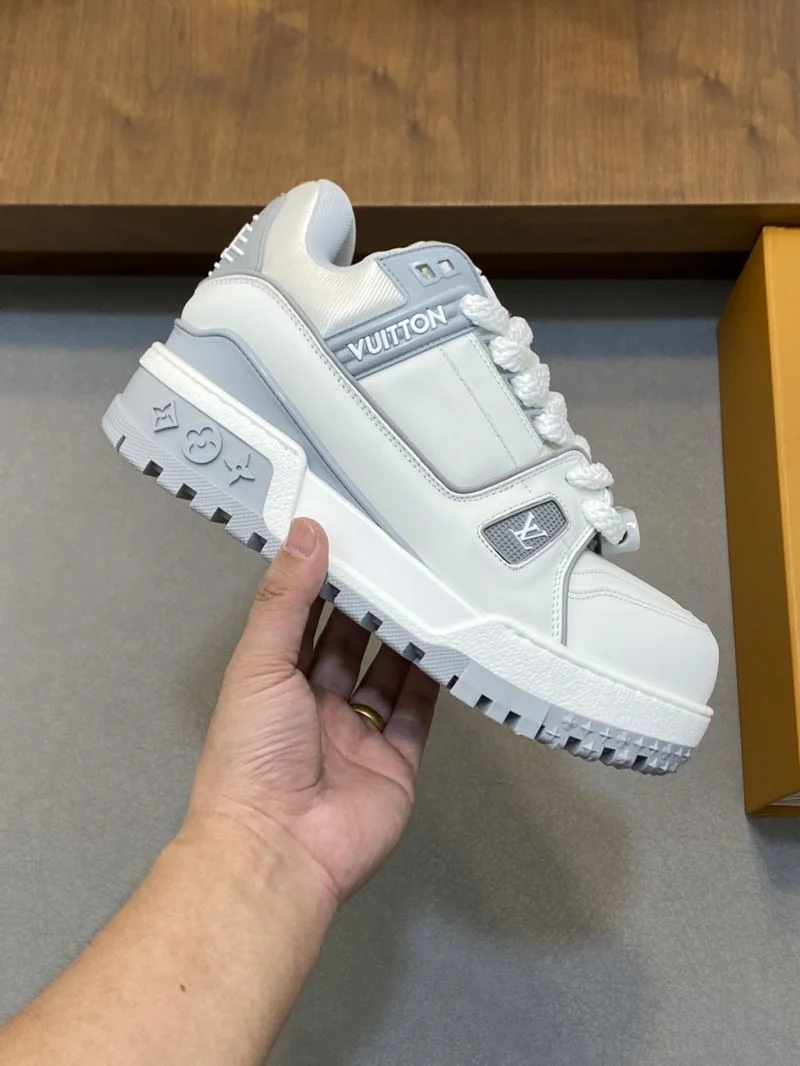 Cozy Louis Vuitton Trainer Sneaker 32134