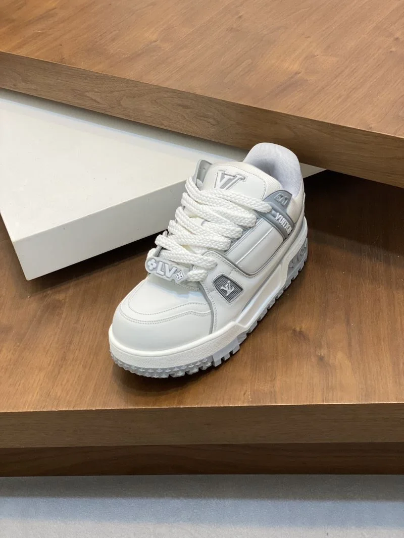 Cozy Louis Vuitton Trainer Sneaker 32134