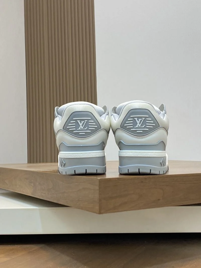 Cozy Louis Vuitton Trainer Sneaker 32134