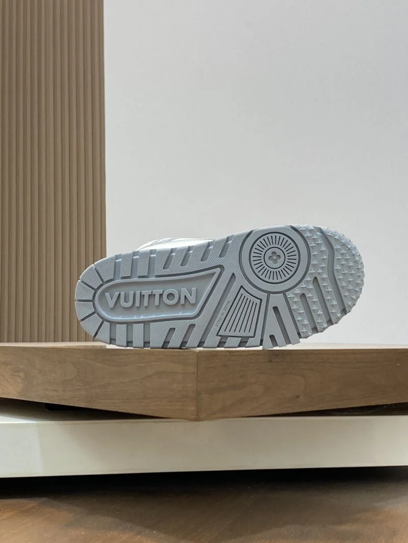 Cozy Louis Vuitton Trainer Sneaker 32134