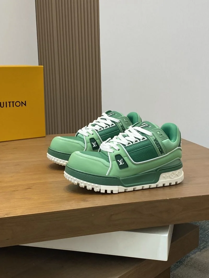 Louis Vuitton Trainer Sneaker Functional 32102
