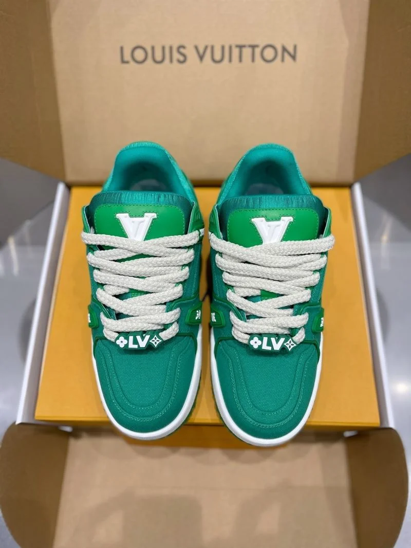 Casual Louis Vuitton Trainer Sneaker 32120