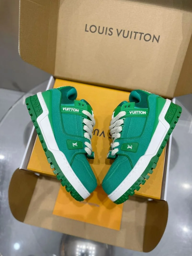 Casual Louis Vuitton Trainer Sneaker 32120