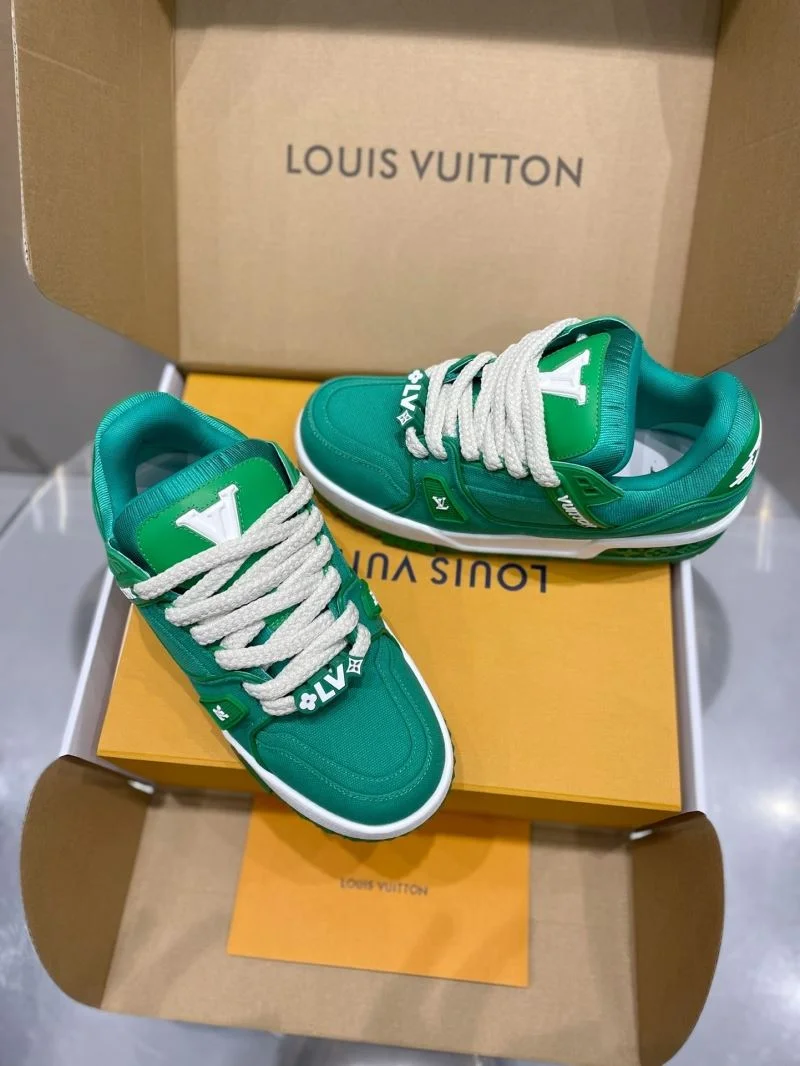 Casual Louis Vuitton Trainer Sneaker 32120