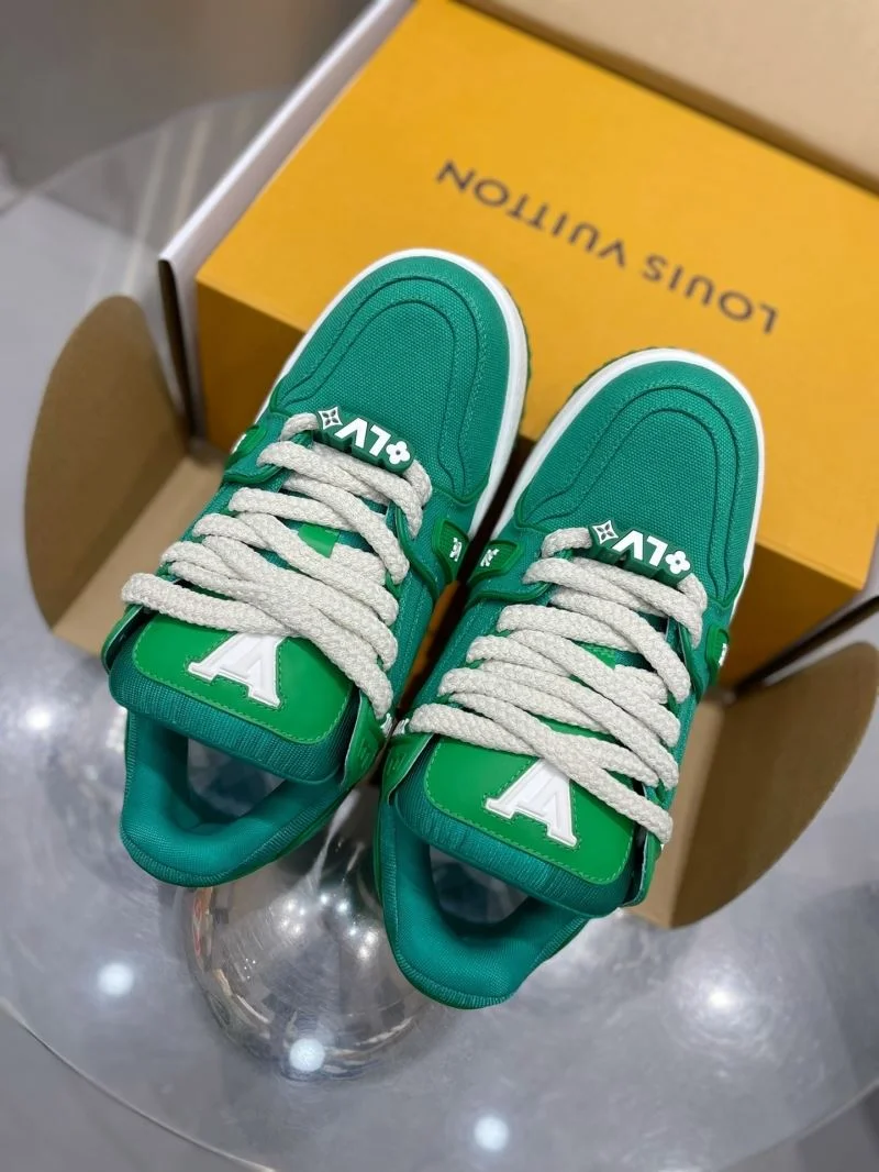 Casual Louis Vuitton Trainer Sneaker 32120
