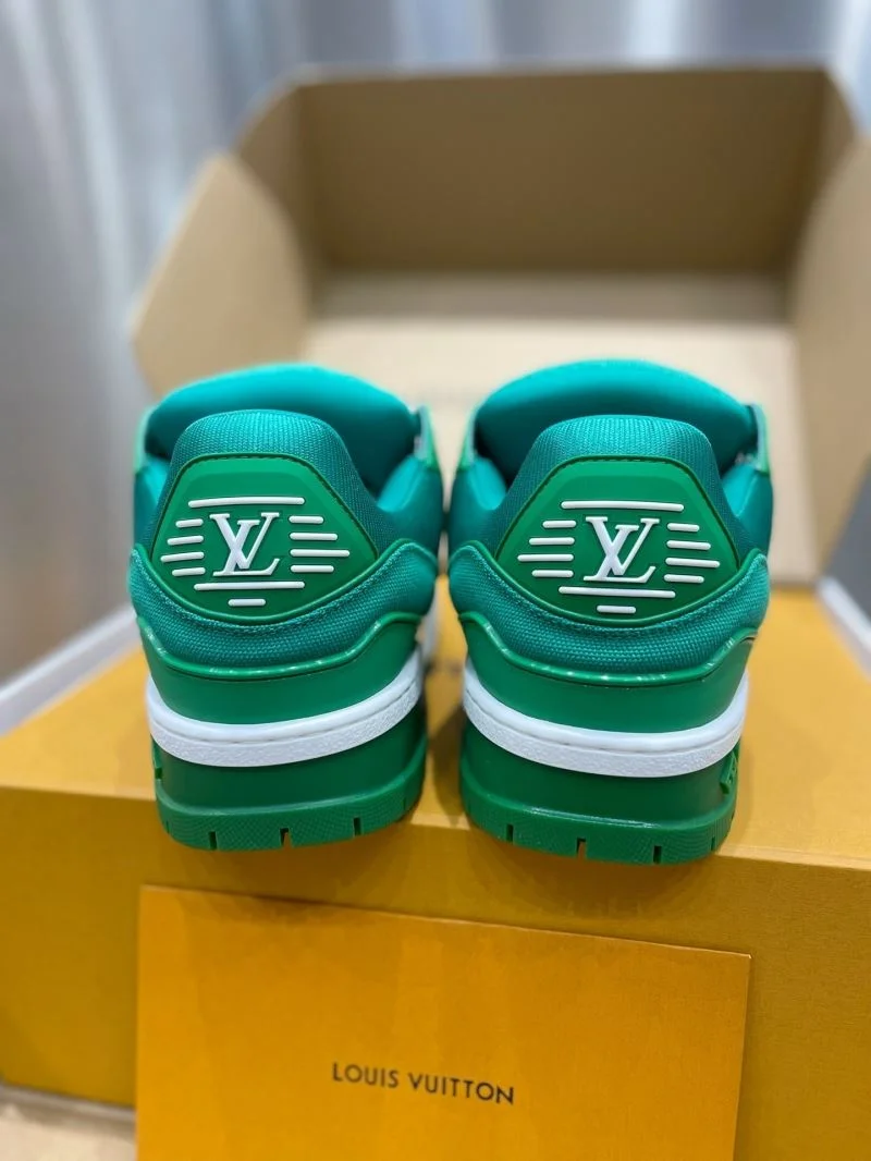 Casual Louis Vuitton Trainer Sneaker 32120