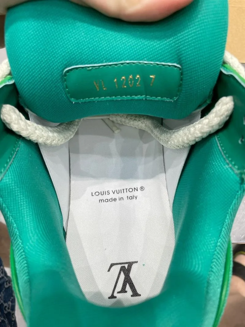 Casual Louis Vuitton Trainer Sneaker 32120