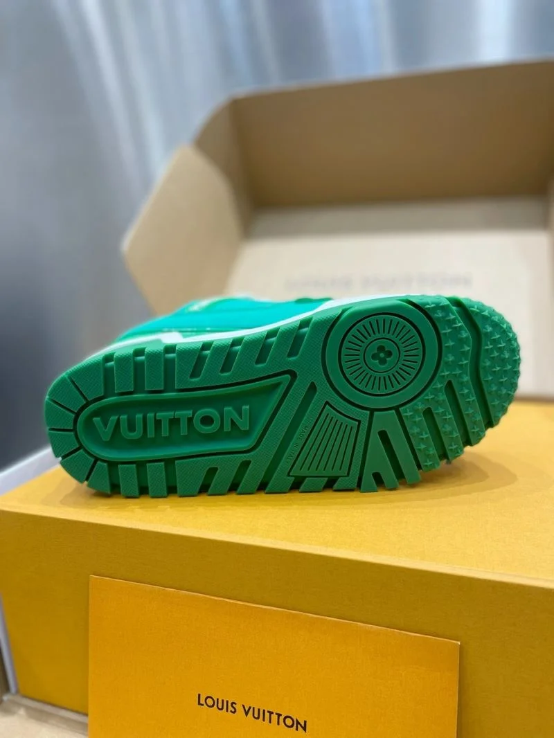 Casual Louis Vuitton Trainer Sneaker 32120