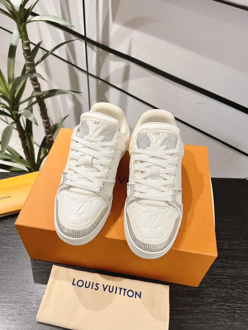 Louis Vuitton Trainer Sneaker Versatile 32101