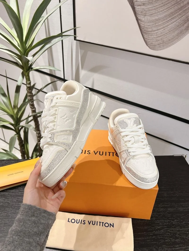 Louis Vuitton Trainer Sneaker Versatile 32101