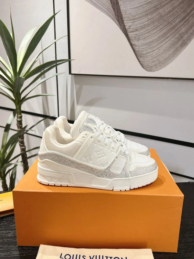 Louis Vuitton Trainer Sneaker Versatile 32101