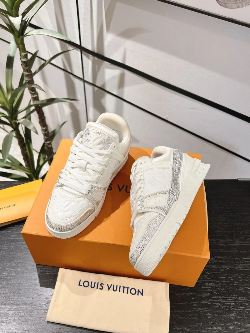 Louis Vuitton Trainer Sneaker Versatile 32101