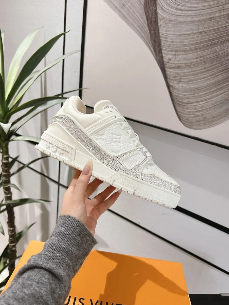 Louis Vuitton Trainer Sneaker Versatile 32101