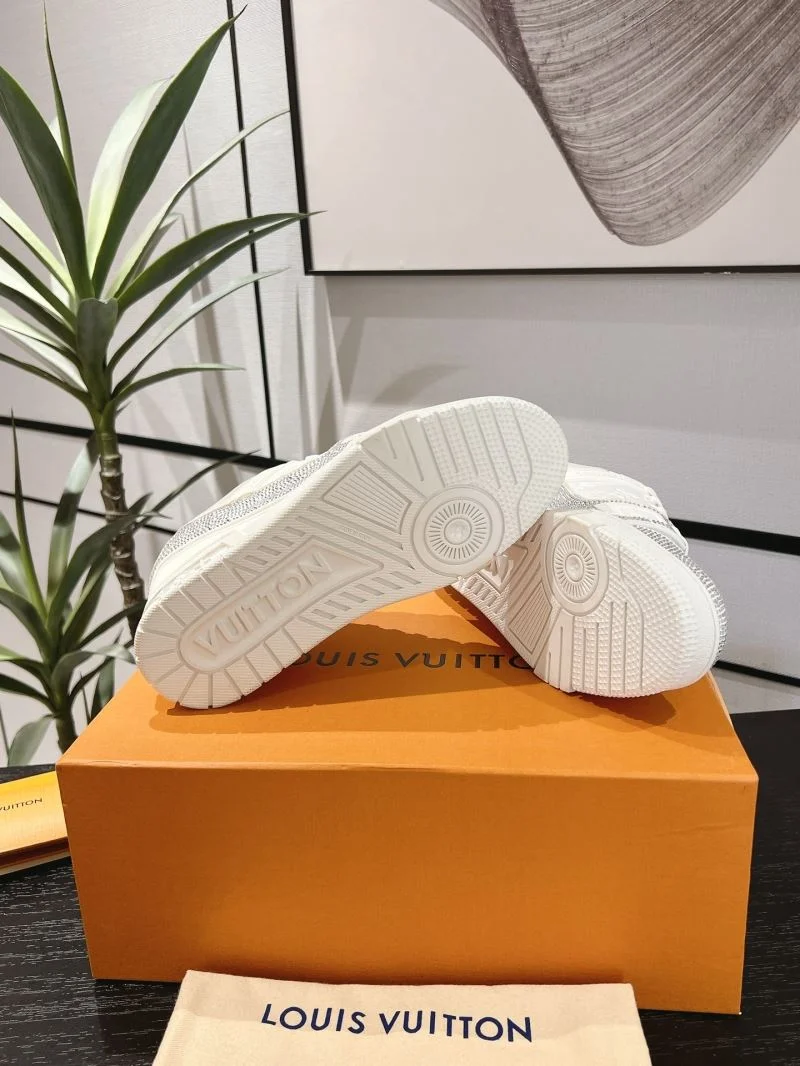 Louis Vuitton Trainer Sneaker Versatile 32101