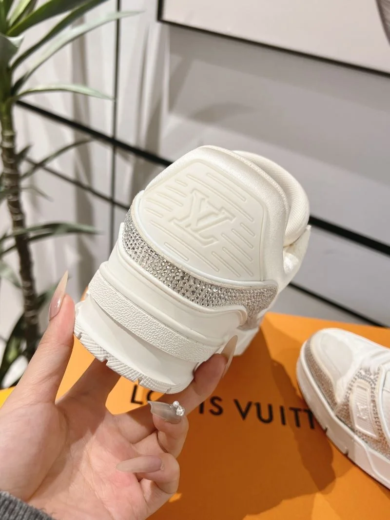 Louis Vuitton Trainer Sneaker Versatile 32101