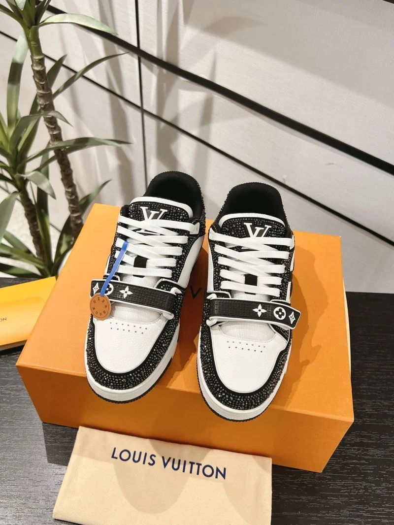 Fashionable Louis Vuitton Trainer Sneaker 32090