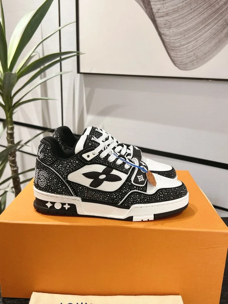 Fashionable Louis Vuitton Trainer Sneaker 32090