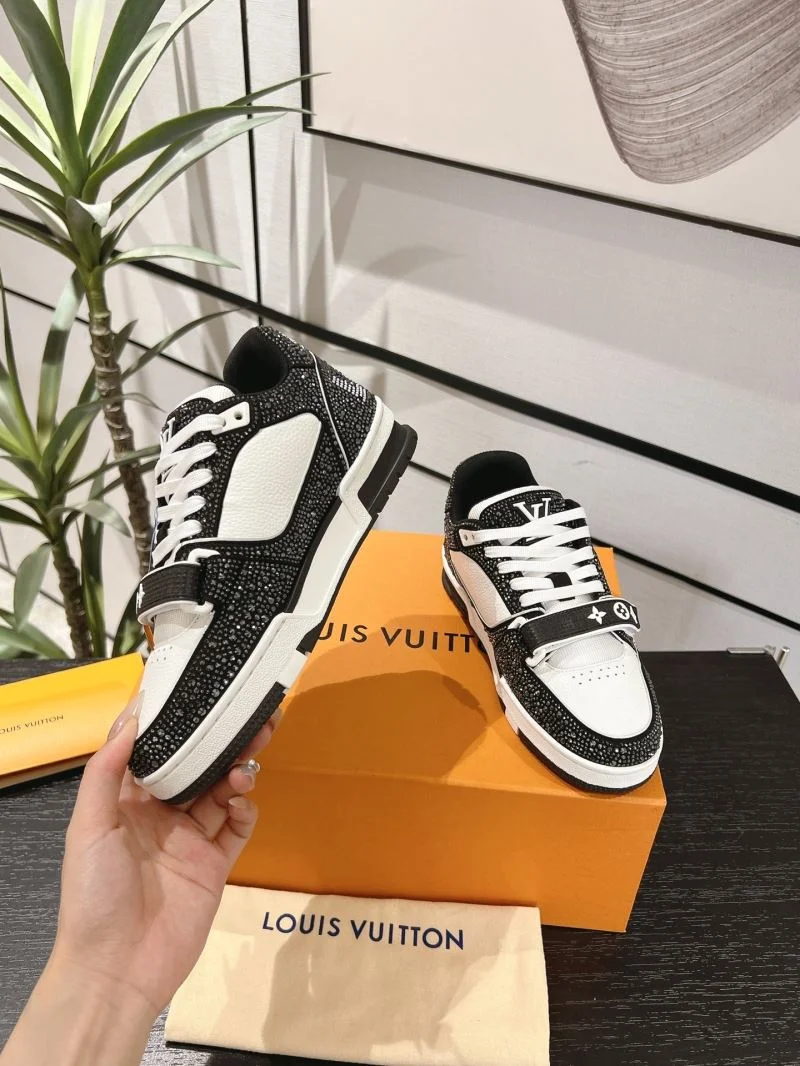Fashionable Louis Vuitton Trainer Sneaker 32090