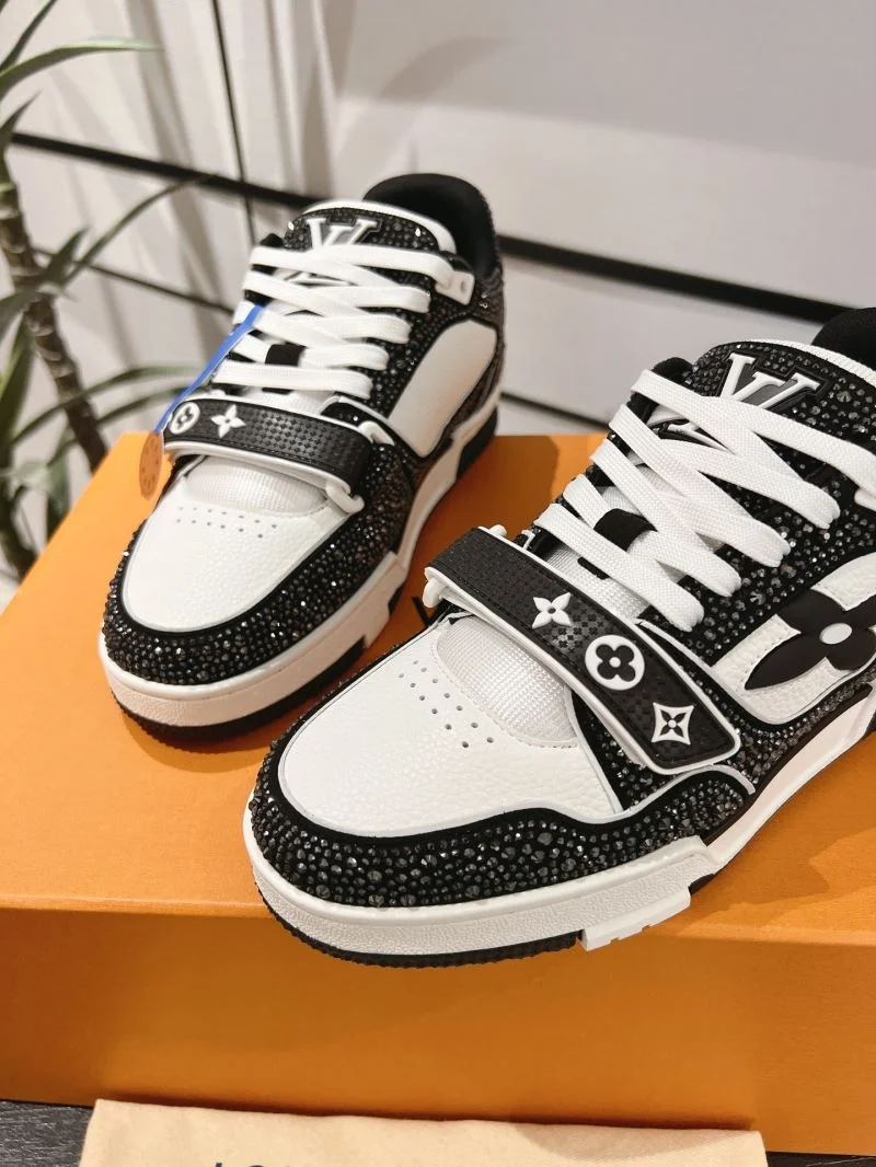 Fashionable Louis Vuitton Trainer Sneaker 32090