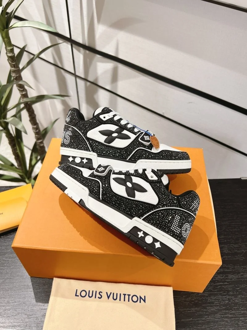 Fashionable Louis Vuitton Trainer Sneaker 32090