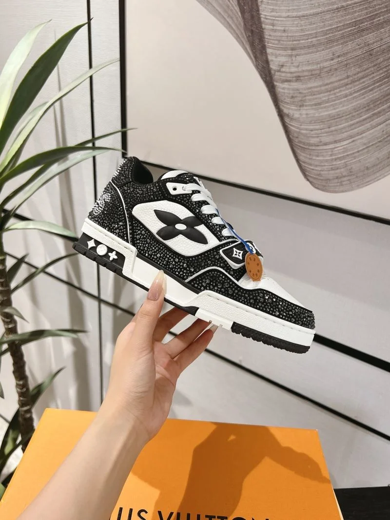 Fashionable Louis Vuitton Trainer Sneaker 32090