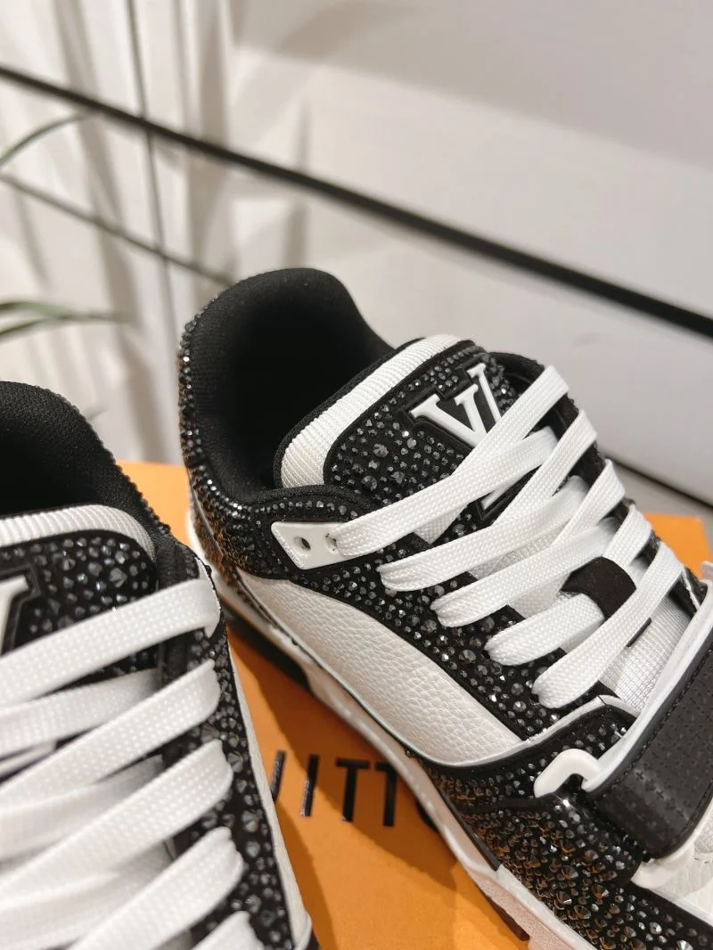 Fashionable Louis Vuitton Trainer Sneaker 32090