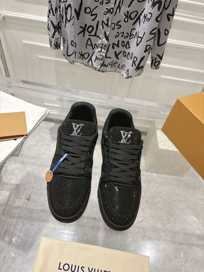ComfortFit Louis Vuitton Trainer Sneaker 32074