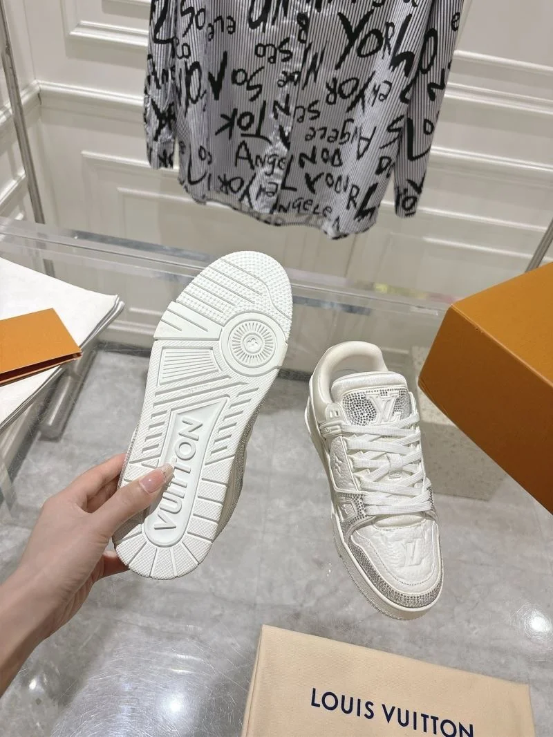 Louis Vuitton Trainer Sneaker Elegant 32083